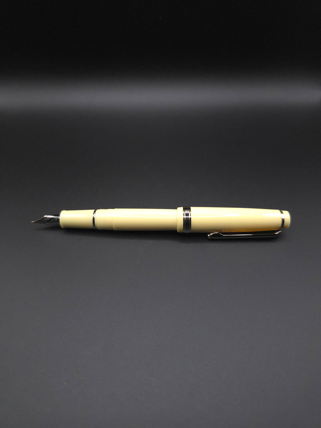JINHAO 82 )(Pastel Cream)
