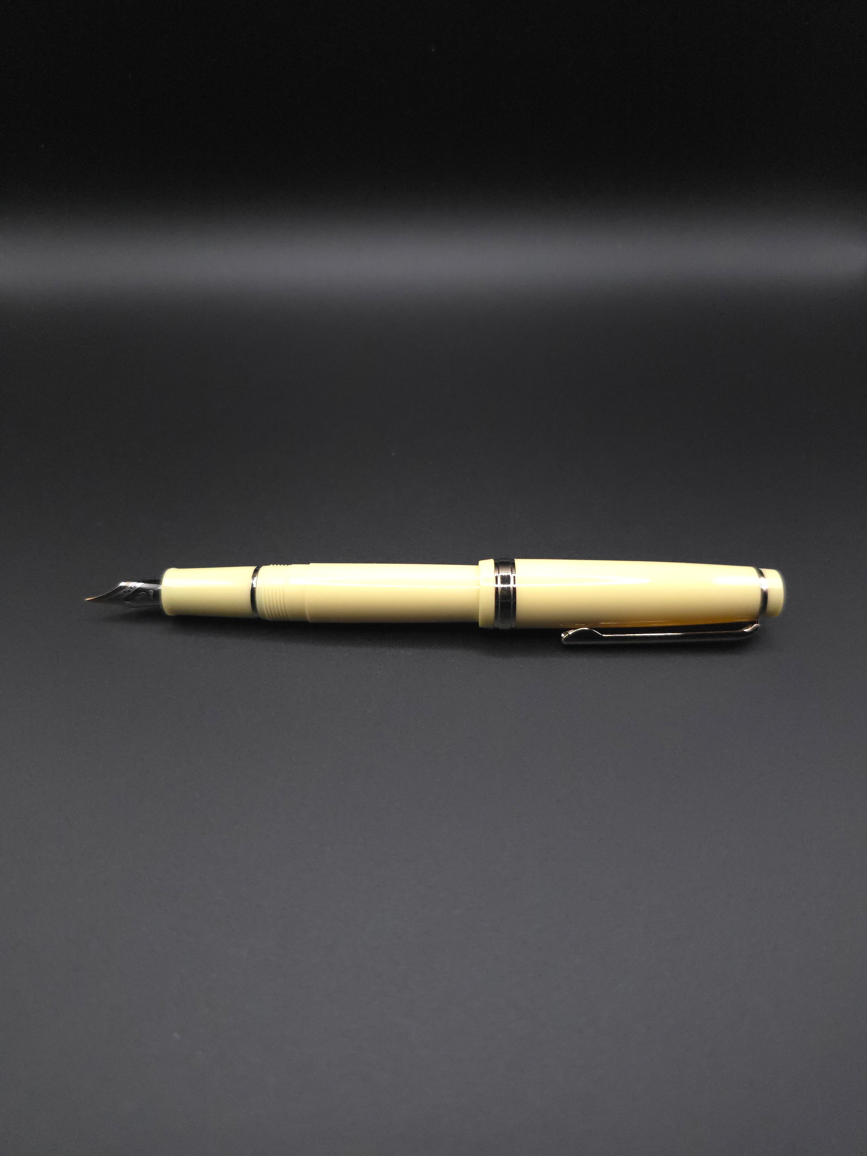 JINHAO 82 )(Pastel Cream)