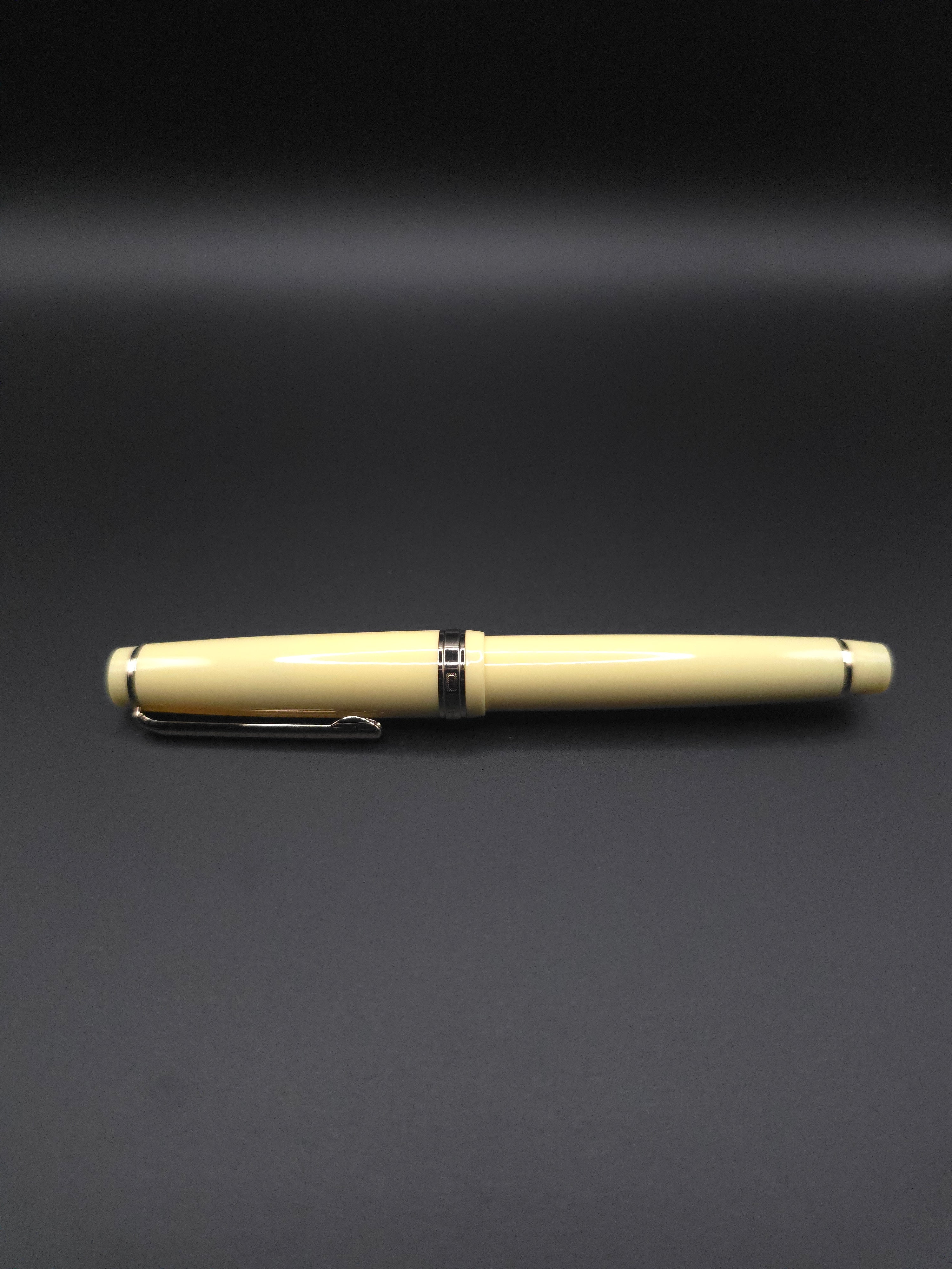 JINHAO 82) (Pastel Cream)