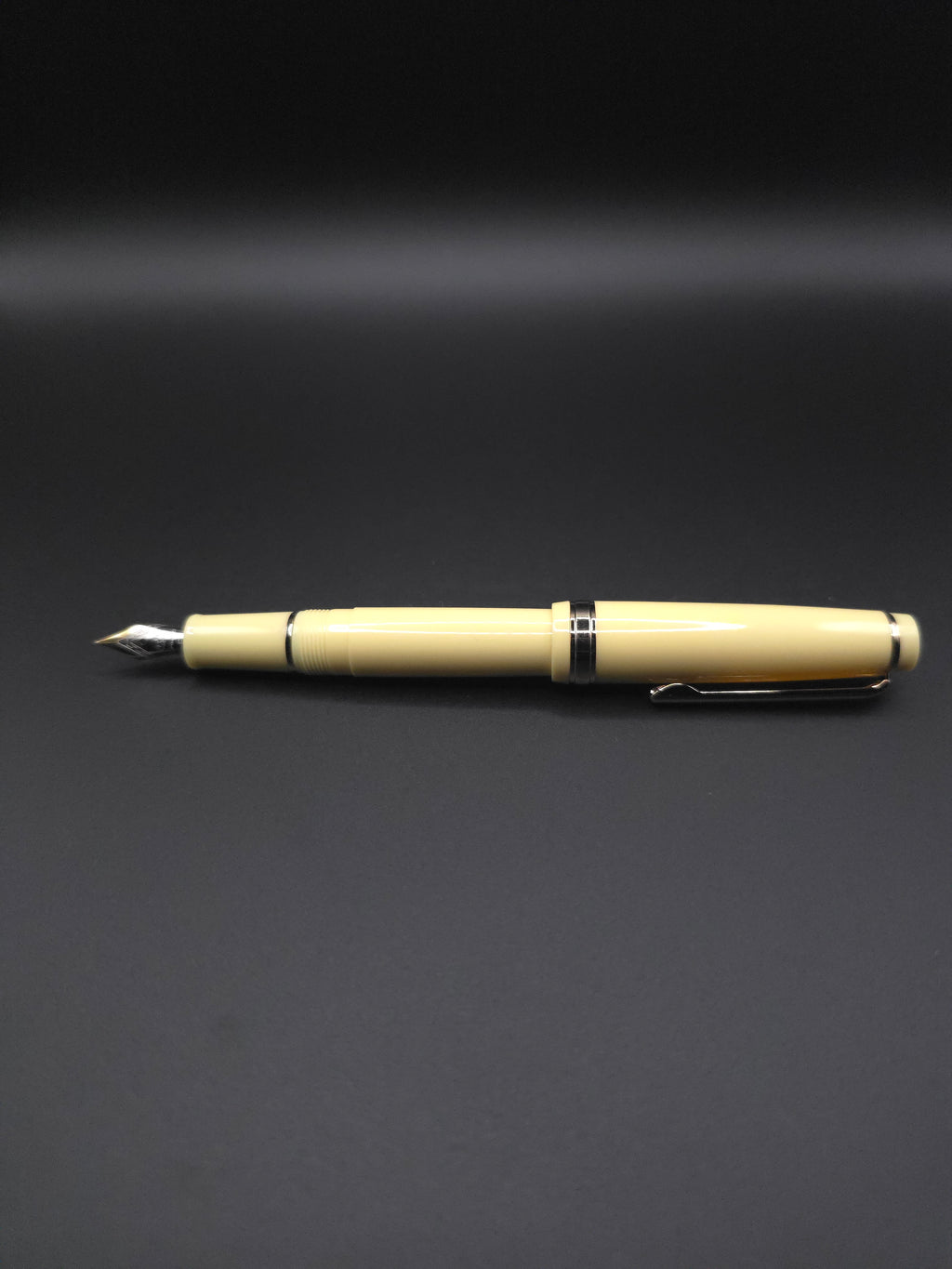JINHAO 82) (Pastel Cream)