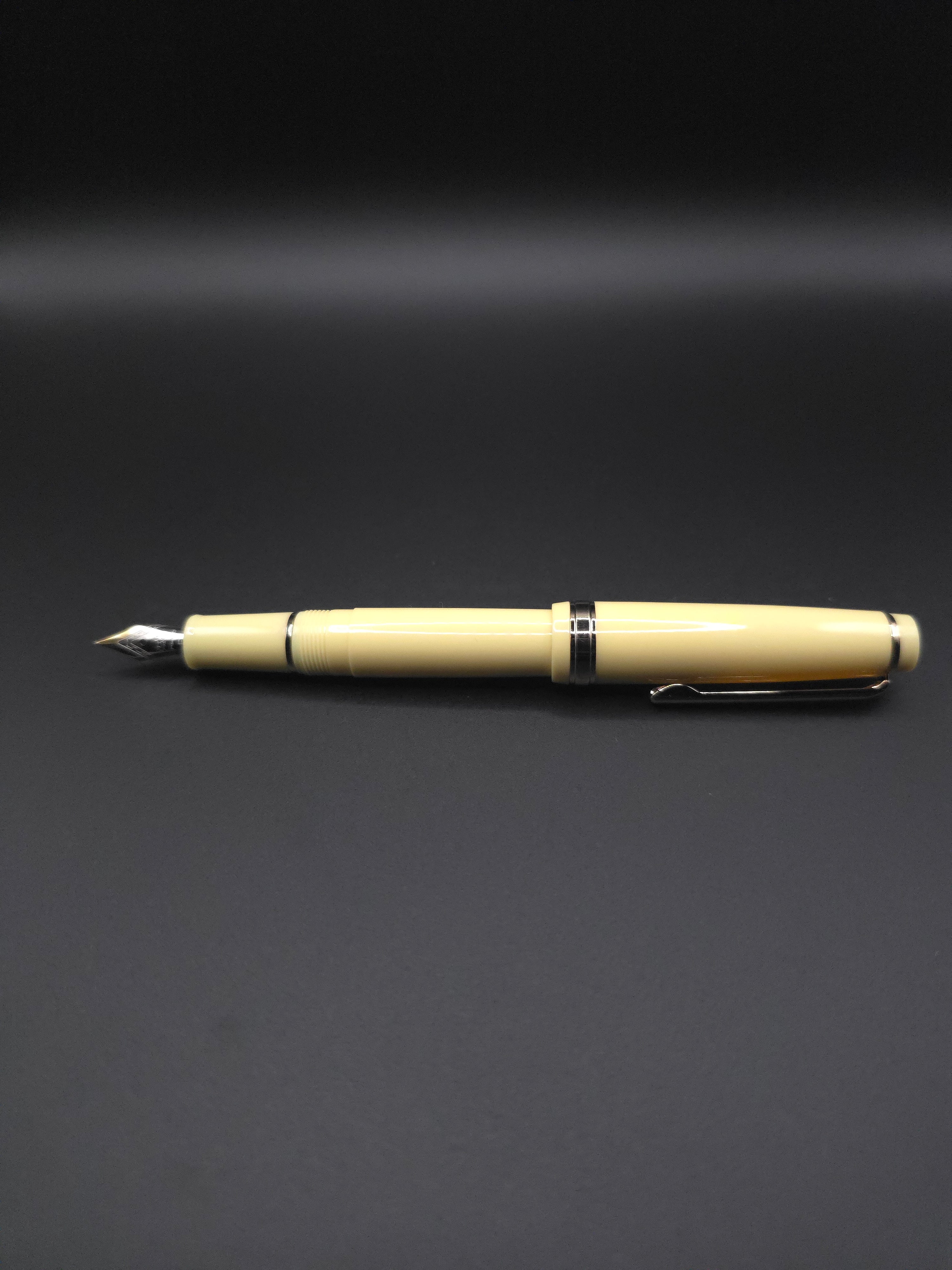 JINHAO 82) (Pastel Cream)