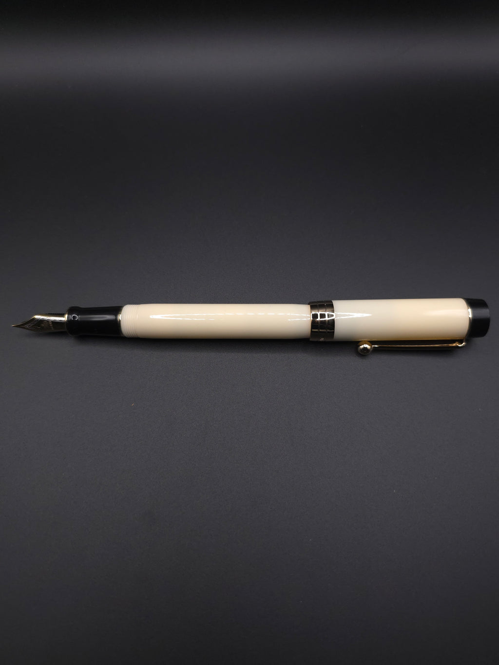 JINHAO 100 (Ivory / Black)