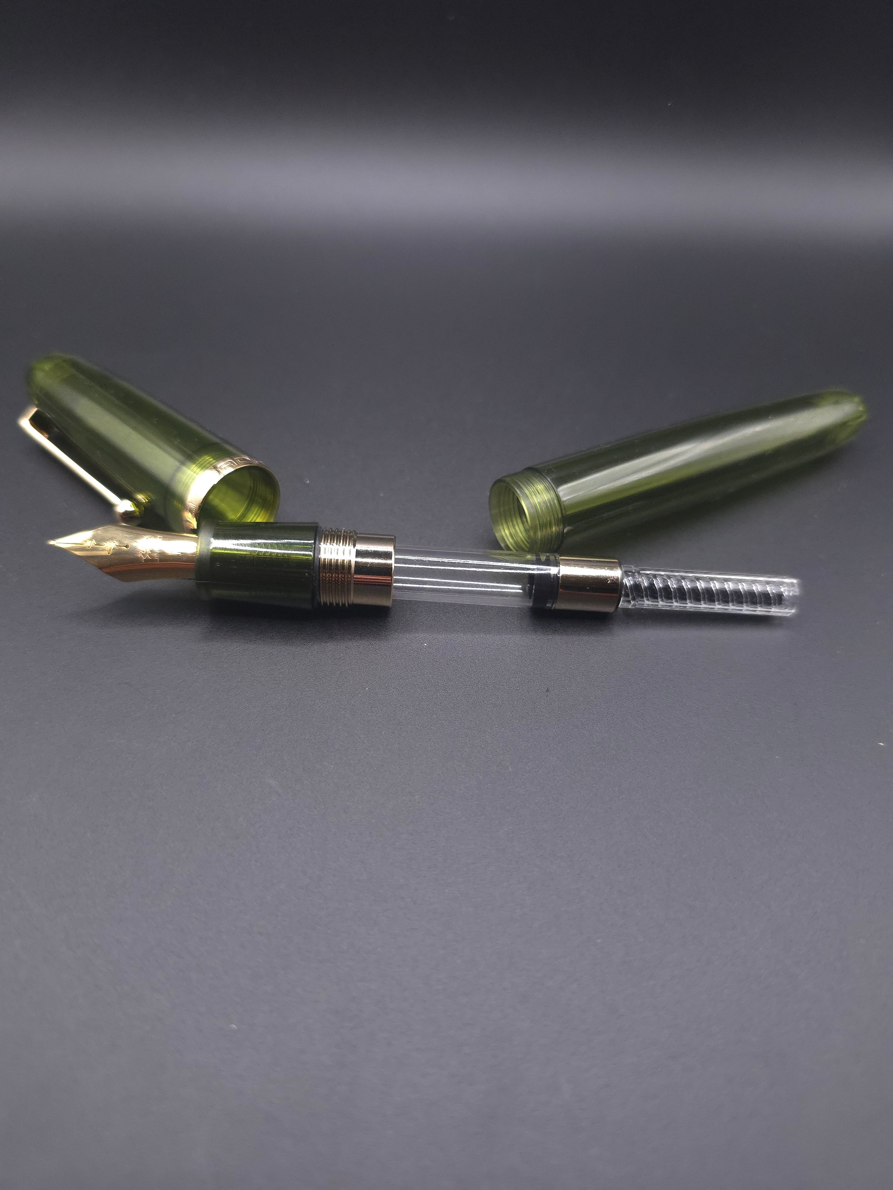 Jinhao 9019 Fountain Pen (clear green)(fine)